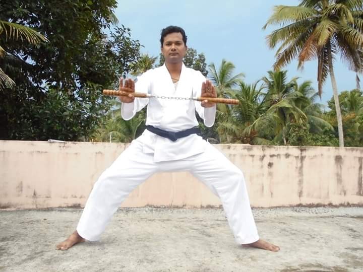 Existe el kárate con palos?